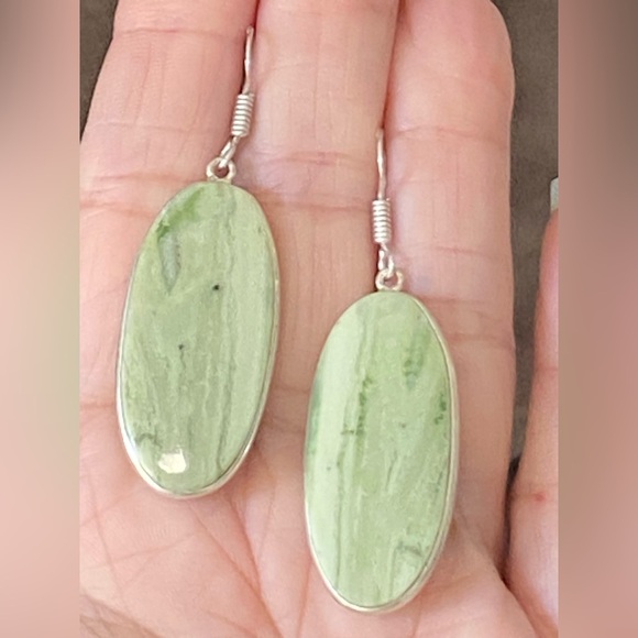 Elegant Variscite Green Stone 925 Sterling Silver Earrings - Picture 1 of 5